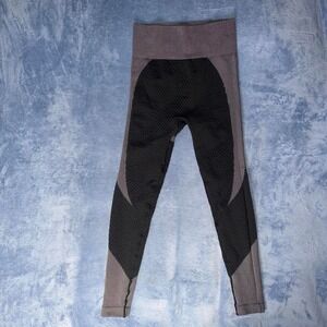 Daisy black leggings with gray vertical stripes